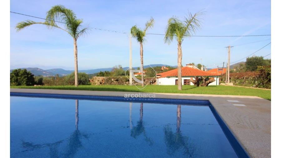 Moradia T5 para Venda em Rebordões (Santa Maria) Foto 4