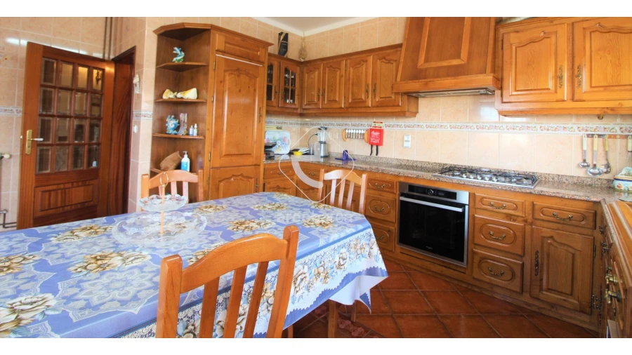 Moradia T5 para Venda em Rebordões (Santa Maria) Foto 34