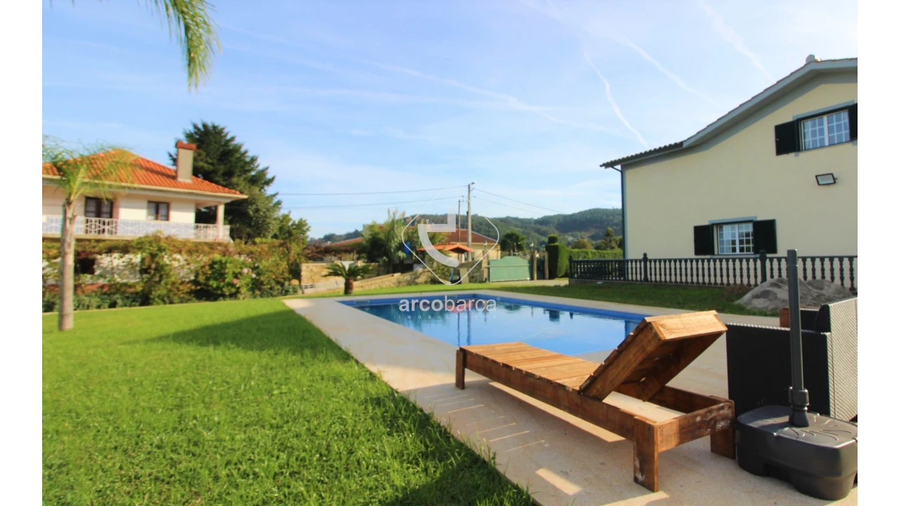 Moradia T5 para Venda em Rebordões (Santa Maria) Foto 9