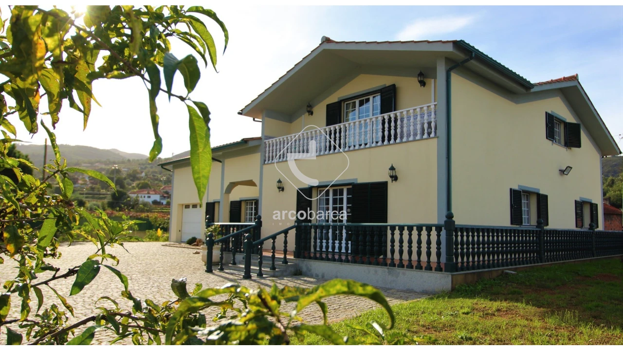 Moradia T5 para Venda em Rebordões (Santa Maria) Foto 3