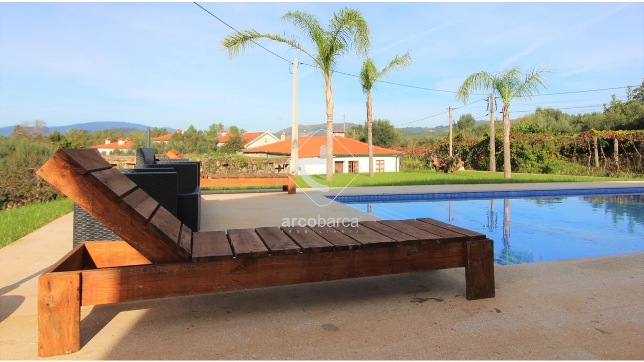 Moradia T5 para Venda em Rebordões (Santa Maria) Foto 8