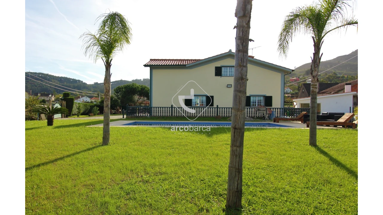 Moradia T5 para Venda em Rebordões (Santa Maria) Foto 11