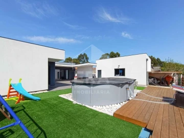Moradia T4 para Venda em Esgueira