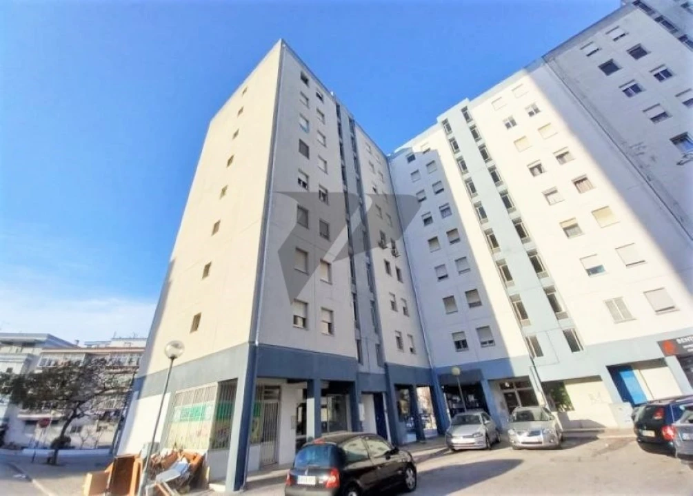 Apartamento T2 para Venda em Laranjeiro e Feijó Foto 1