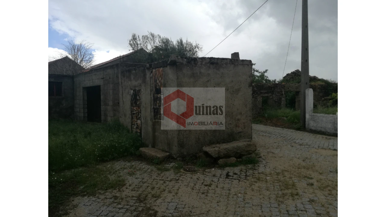 Moradia T2 para Venda em Quadrazais Foto 3