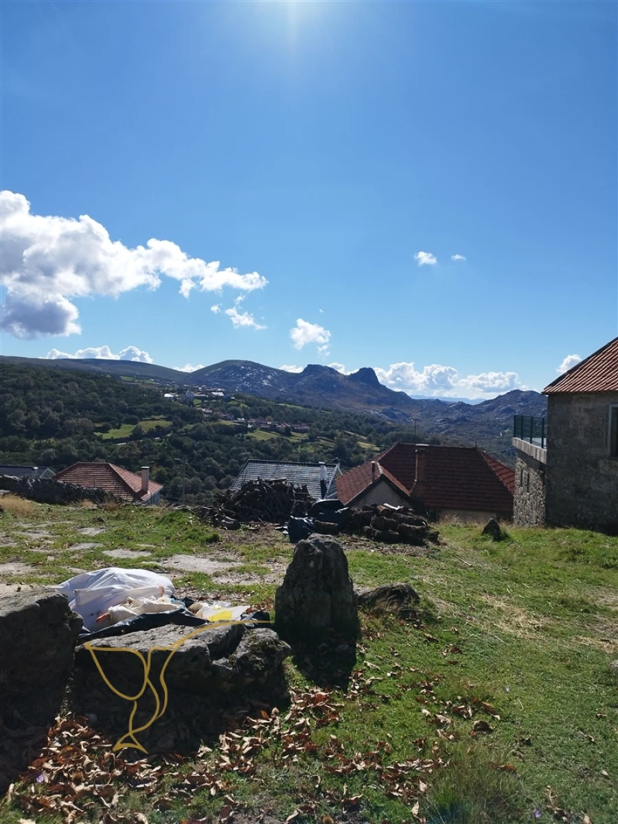 Moradia T0 para Venda em Castro Laboreiro e Lamas de Mouro Foto 9