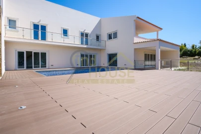 Moradia T4 para Venda em Queluz e Belas