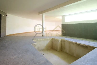 Moradia T4 para Venda em Queluz e Belas