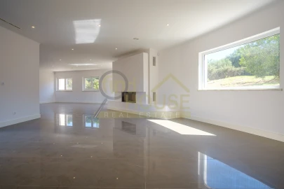 Moradia T4 para Venda em Queluz e Belas