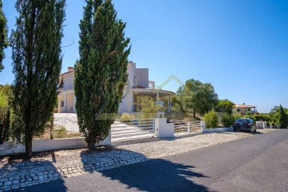 Moradia T4 para Venda em Queluz e Belas