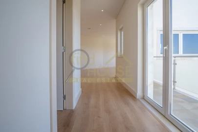 Moradia T4 para Venda em Queluz e Belas