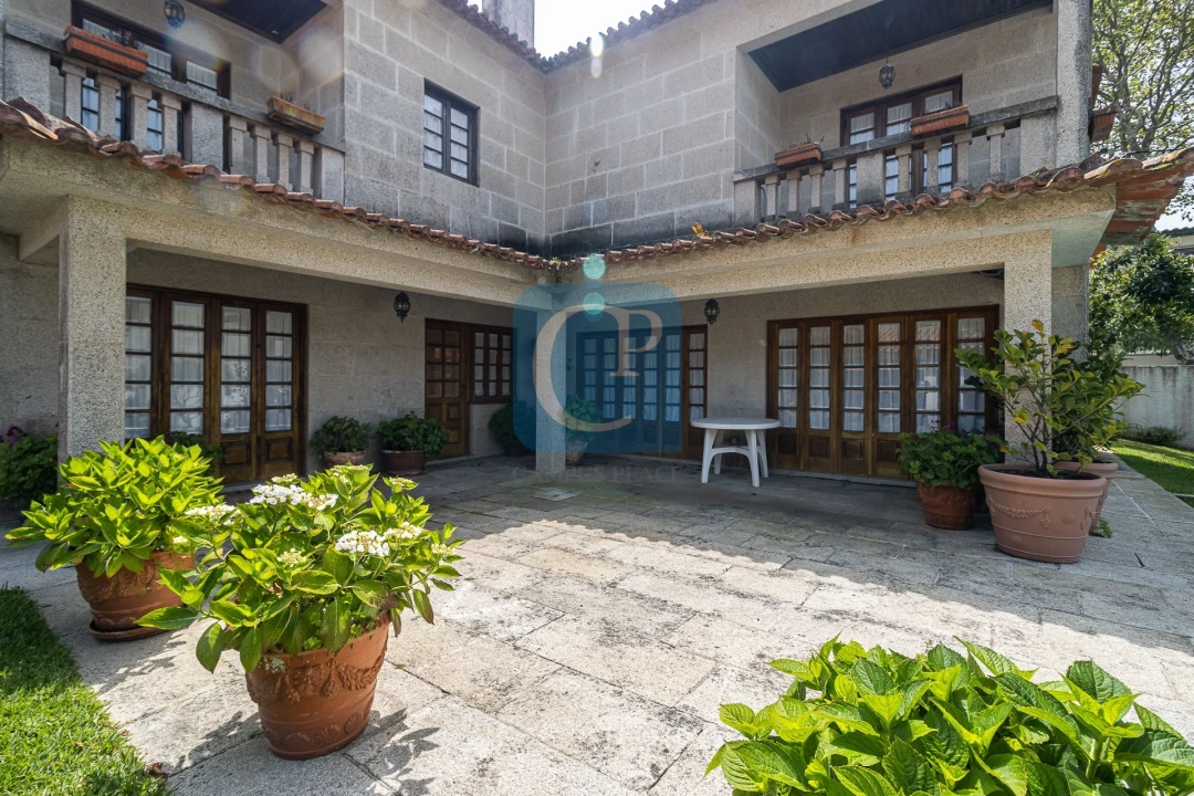 Moradia T6 para Venda em Arcozelo Foto 40