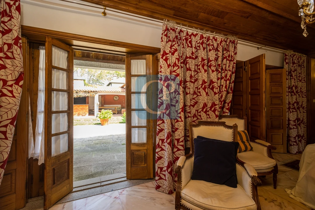 Moradia T6 para Venda em Arcozelo Foto 13