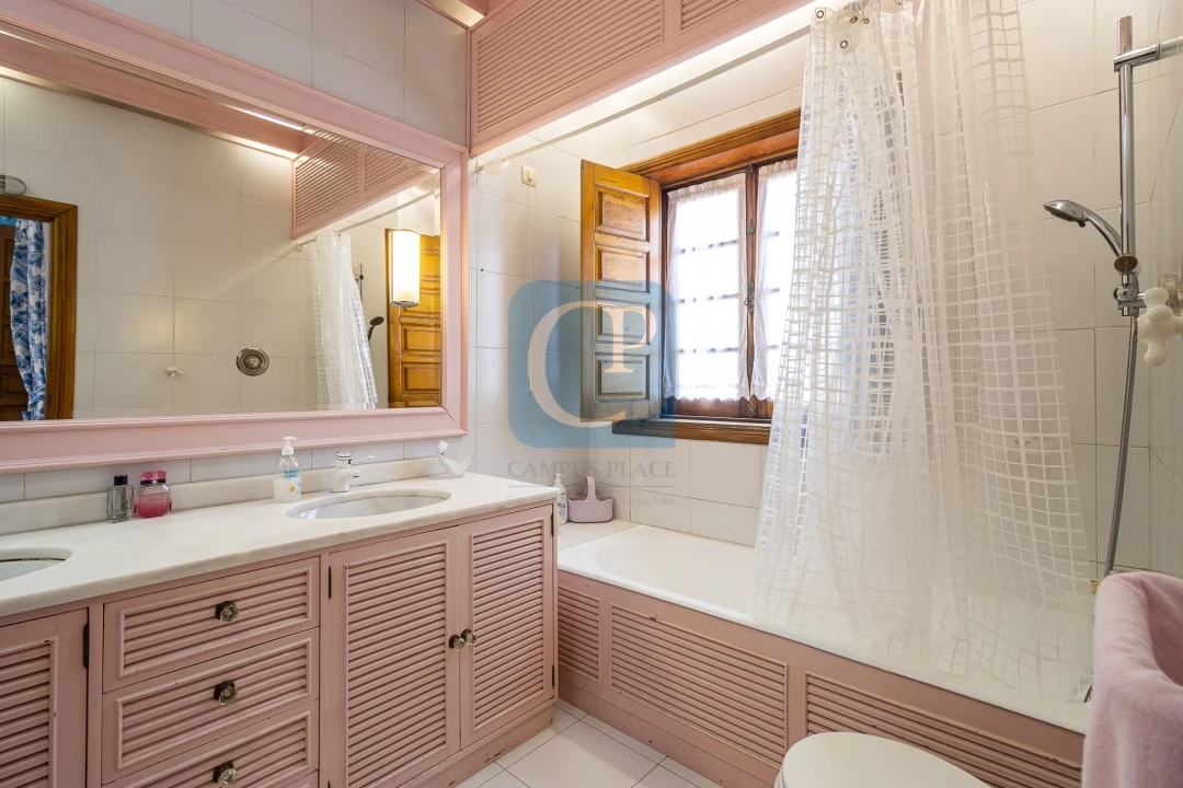 Moradia T6 para Venda em Arcozelo Foto 21