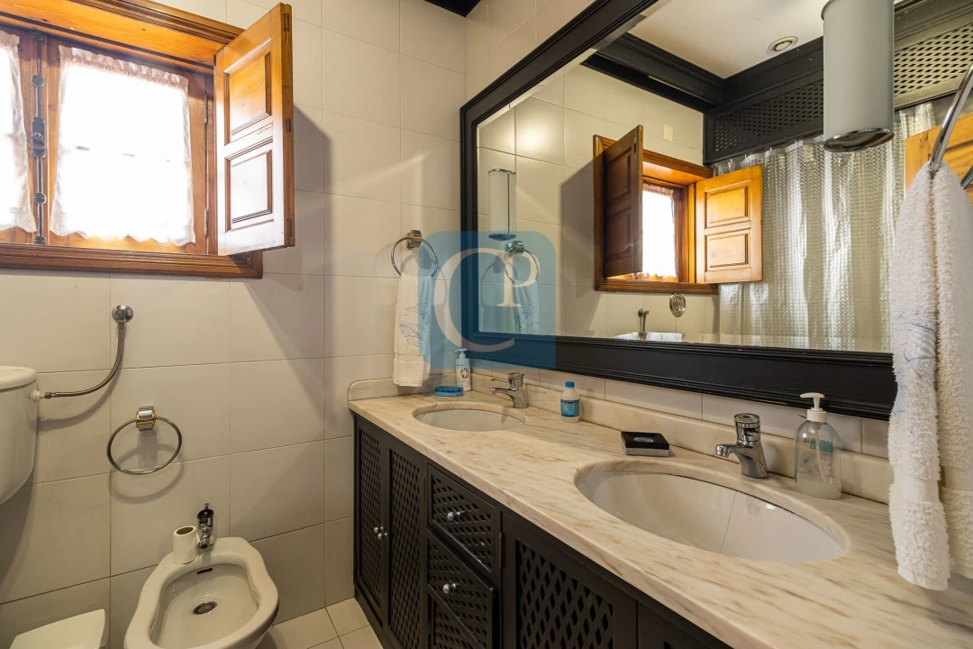 Moradia T6 para Venda em Arcozelo Foto 17