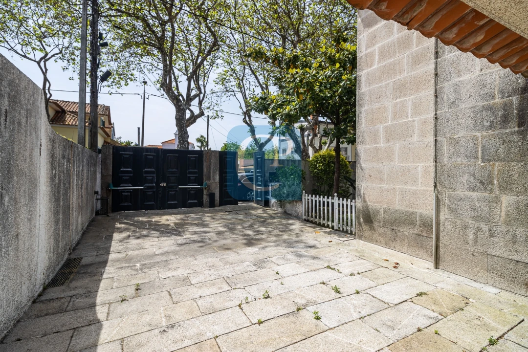 Moradia T6 para Venda em Arcozelo Foto 49