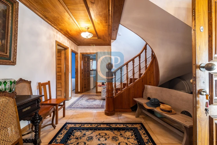 Moradia T6 para Venda em Arcozelo Foto 2