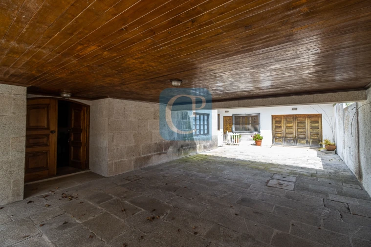 Moradia T6 para Venda em Arcozelo Foto 38