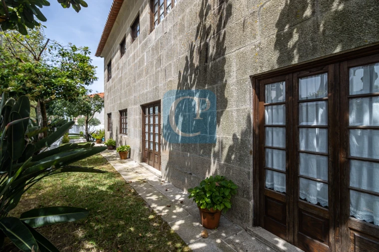 Moradia T6 para Venda em Arcozelo Foto 48