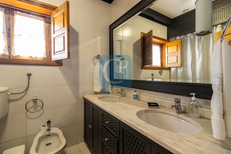 Moradia T6 para Venda em Arcozelo Foto 17