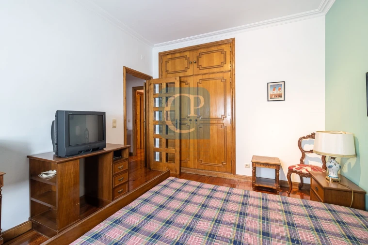 Moradia T6 para Venda em Arcozelo Foto 30