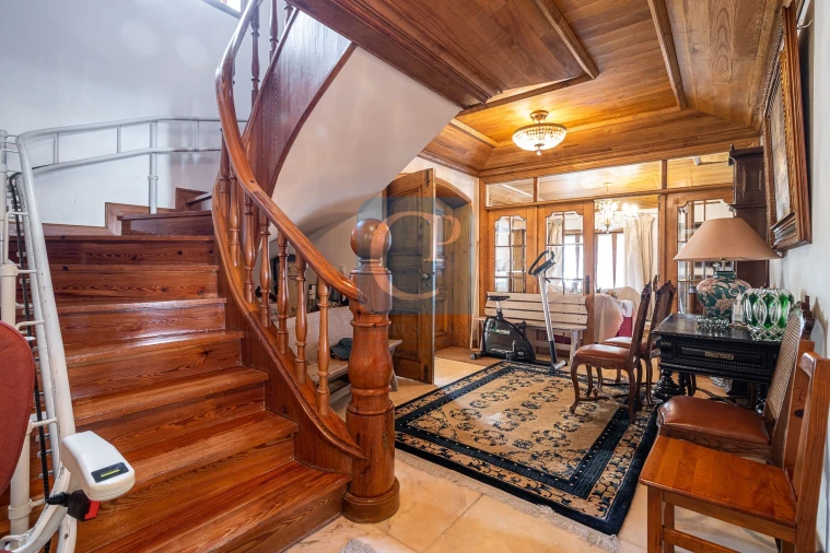 Moradia T6 para Venda em Arcozelo Foto 9