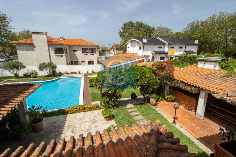 Moradia T6 para Venda em Arcozelo Foto 26