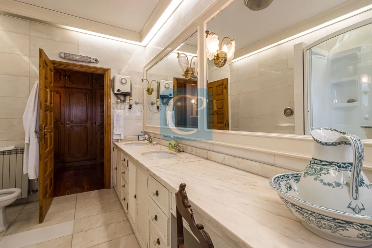 Moradia T6 para Venda em Arcozelo Foto 32