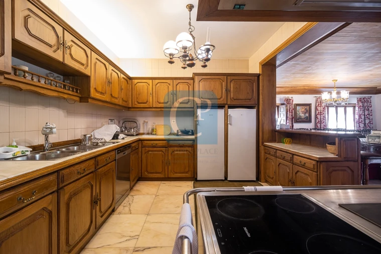 Moradia T6 para Venda em Arcozelo Foto 3