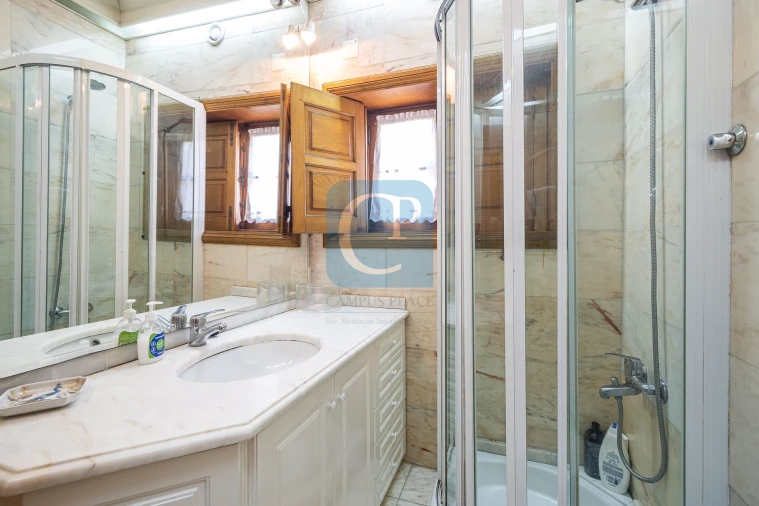 Moradia T6 para Venda em Arcozelo Foto 11