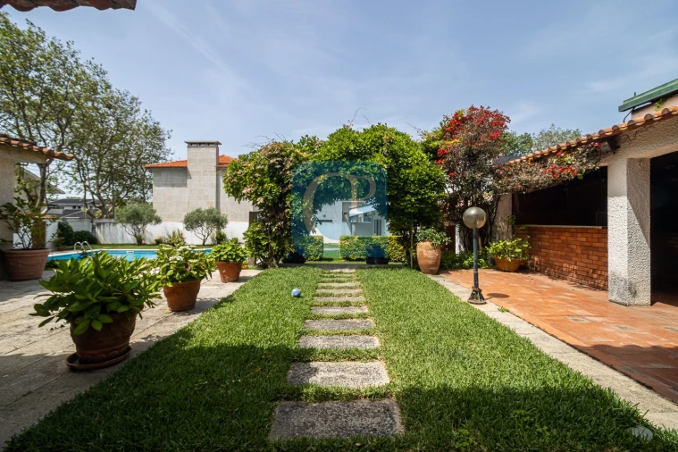 Moradia T6 para Venda em Arcozelo Foto 39