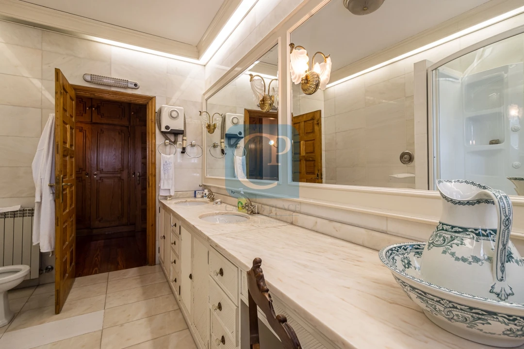 Moradia T6 para Venda em Arcozelo Foto 32