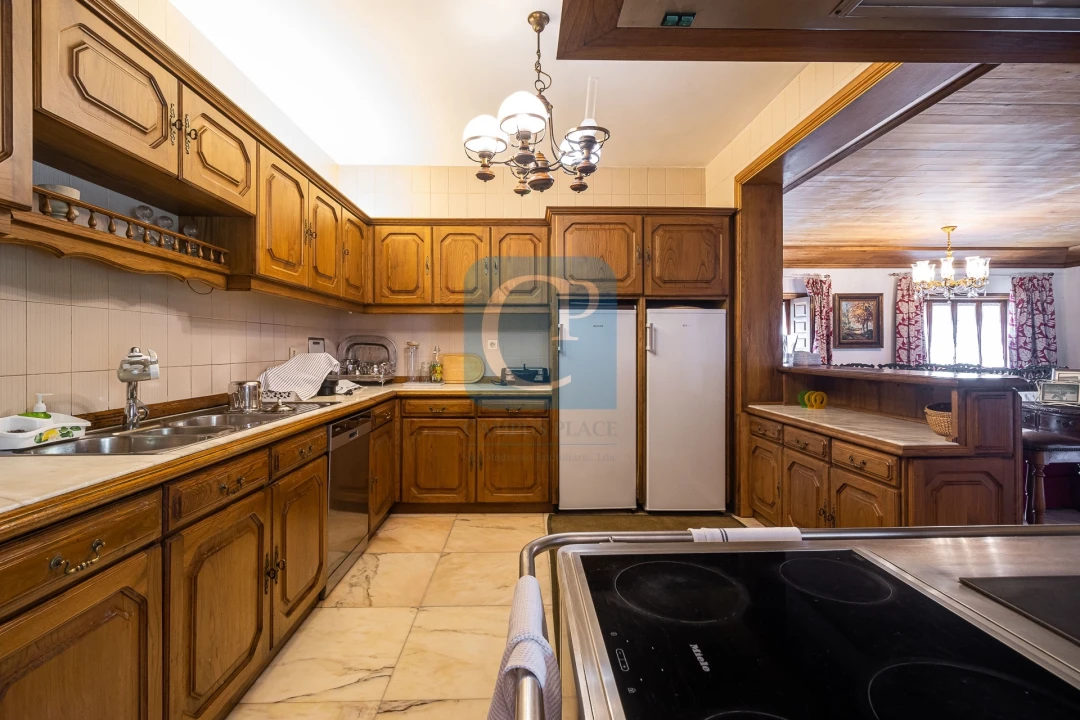 Moradia T6 para Venda em Arcozelo Foto 3