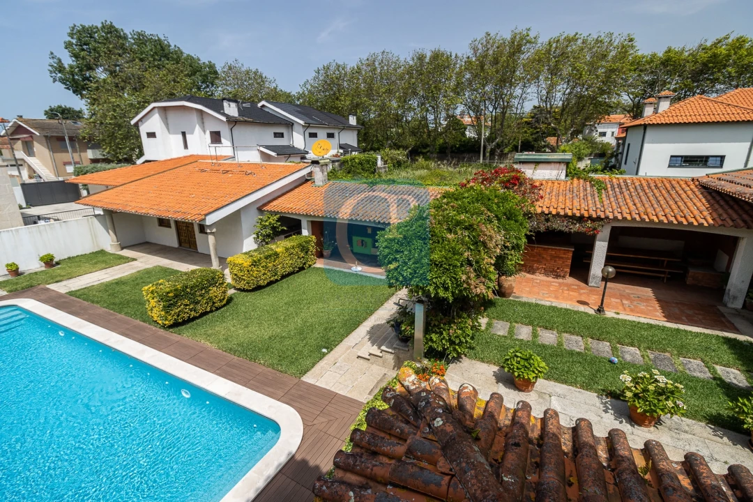 Moradia T6 para Venda em Arcozelo Foto 37