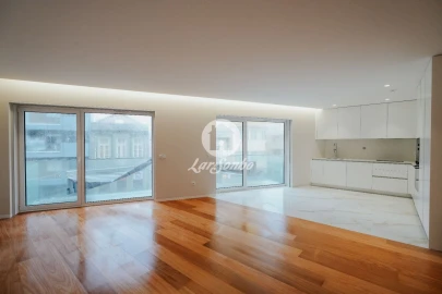 Apartamento T3 para Venda em Póvoa de Varzim, Beiriz e Argivai