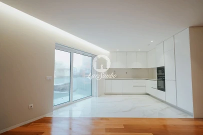 Apartamento T3 para Venda em Póvoa de Varzim, Beiriz e Argivai