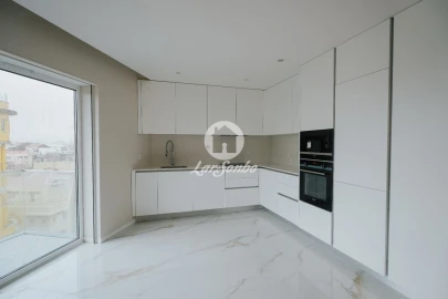 Apartamento T3 para Venda em Póvoa de Varzim, Beiriz e Argivai
