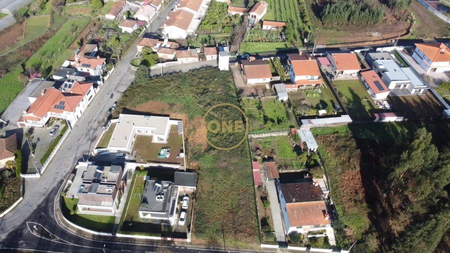 Terreno para Venda em Lamelas e Guimarei Foto 1