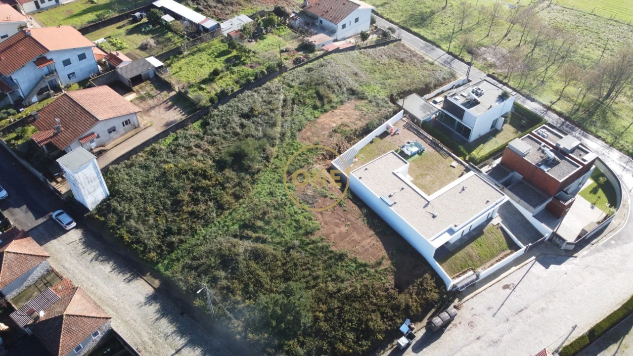 Terreno para Venda em Lamelas e Guimarei Foto 6