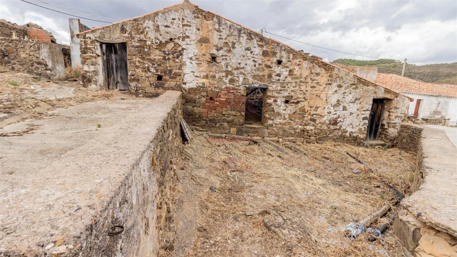 Moradia T0 para Venda em Vaqueiros Foto 4