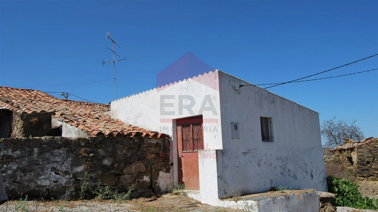 Moradia T2 para Venda em Vaqueiros Foto 3