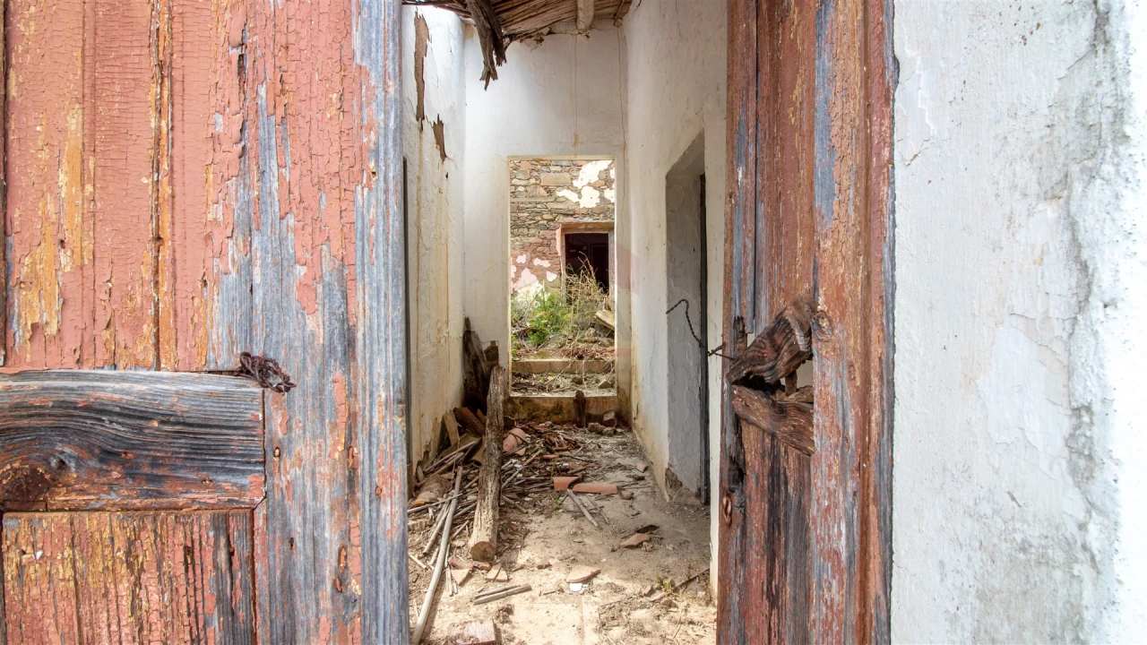 Moradia T0 para Venda em Martim Longo Foto 2