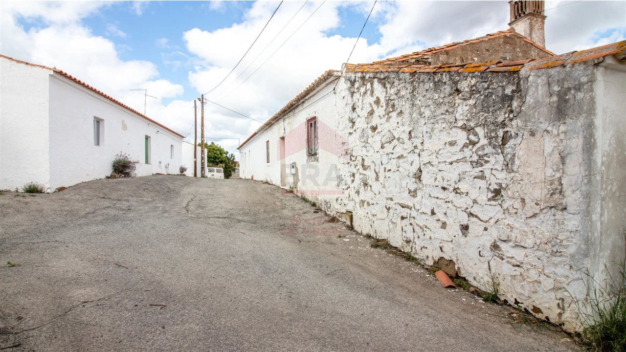 Moradia T0 para Venda em Martim Longo Foto 6