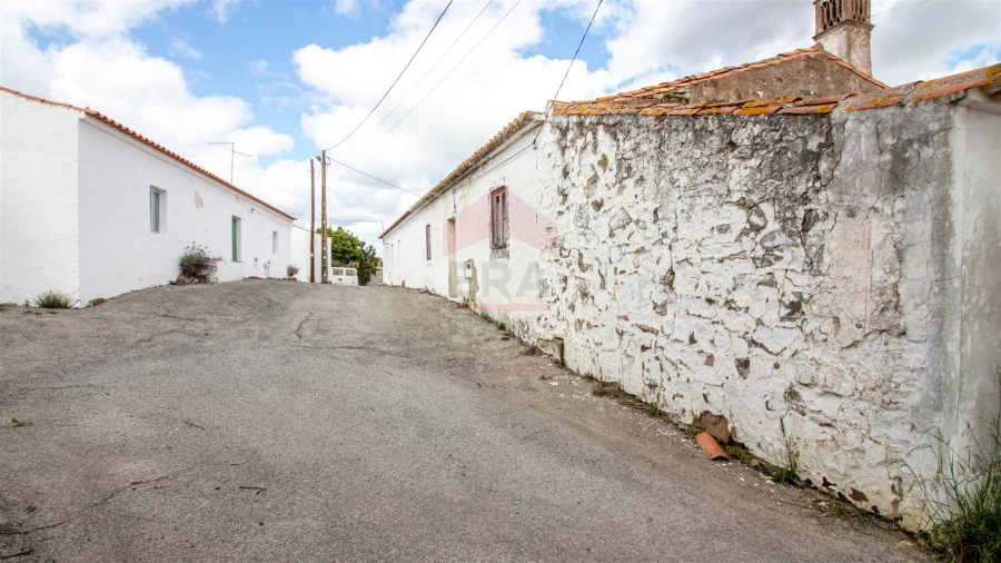 Moradia T0 para Venda em Martim Longo Foto 6