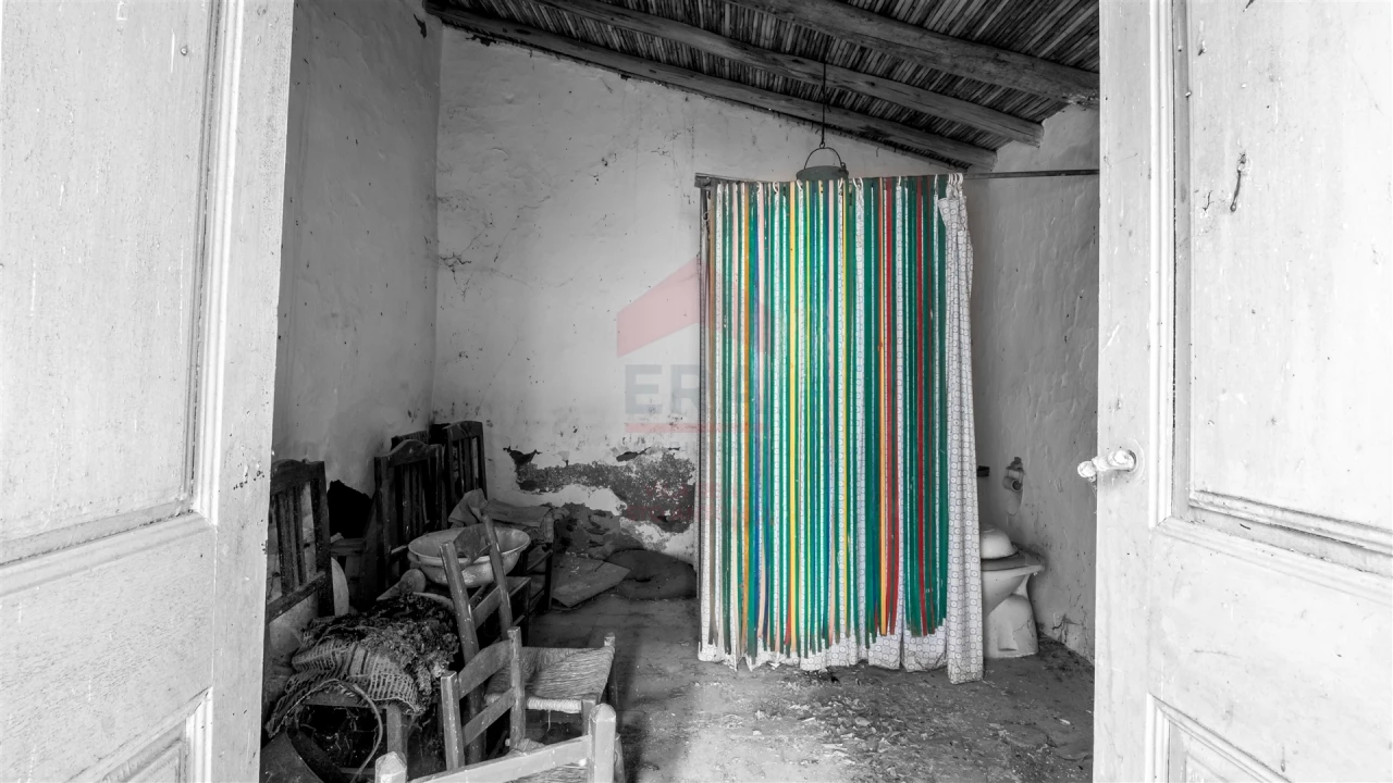 Moradia T0 para Venda em Martim Longo Foto 5