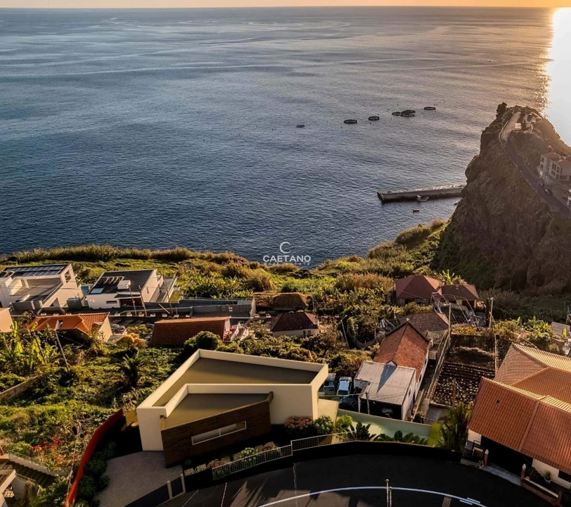 Moradia T3 para Venda em Ribeira Brava Foto 3