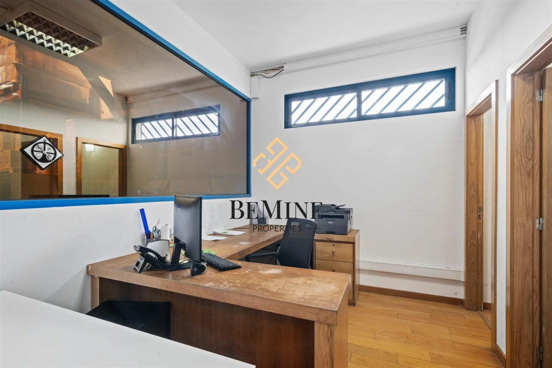 Armazém para Venda em Camacha Foto 26