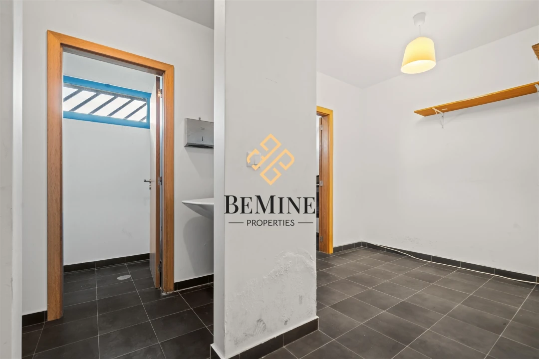 Armazém para Venda em Camacha Foto 34