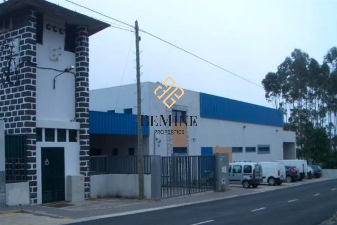 Armazém para Venda em Camacha Foto 1