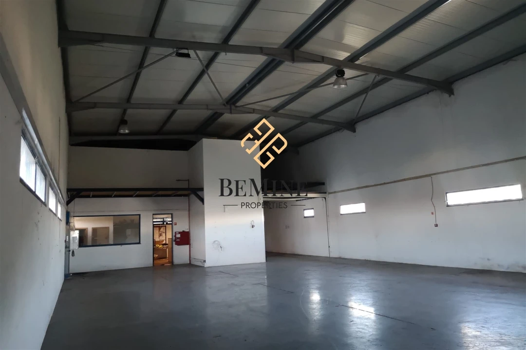 Armazém para Venda em Camacha Foto 8